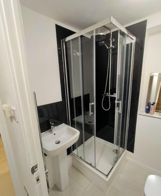 Apartamento Impeccable 2-Bed House Londres Exterior foto